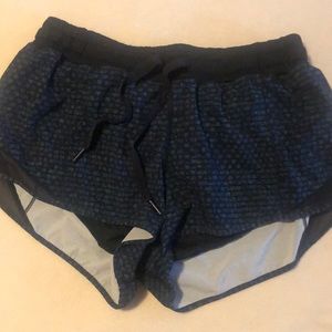 Lululemon Hotty Hot Shorts 2.5” Sz 8